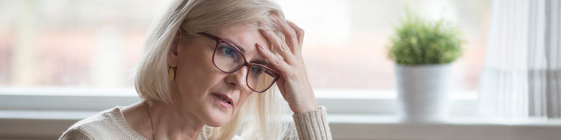 senior-woman-confused-laptop-blog
