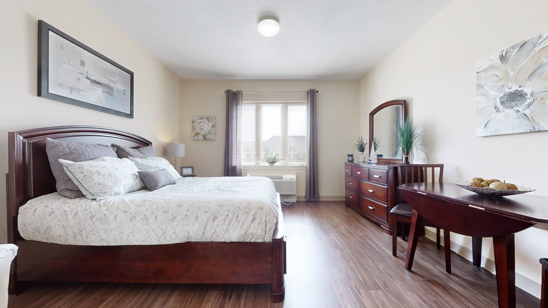 Seasons Clarington Suite