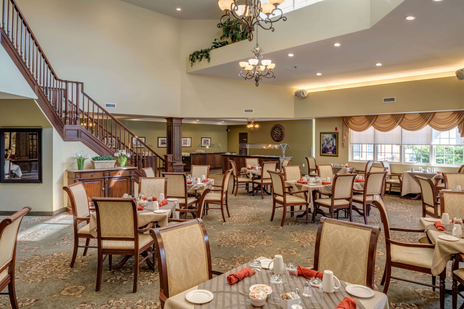 Seasons Brantford Dining Area